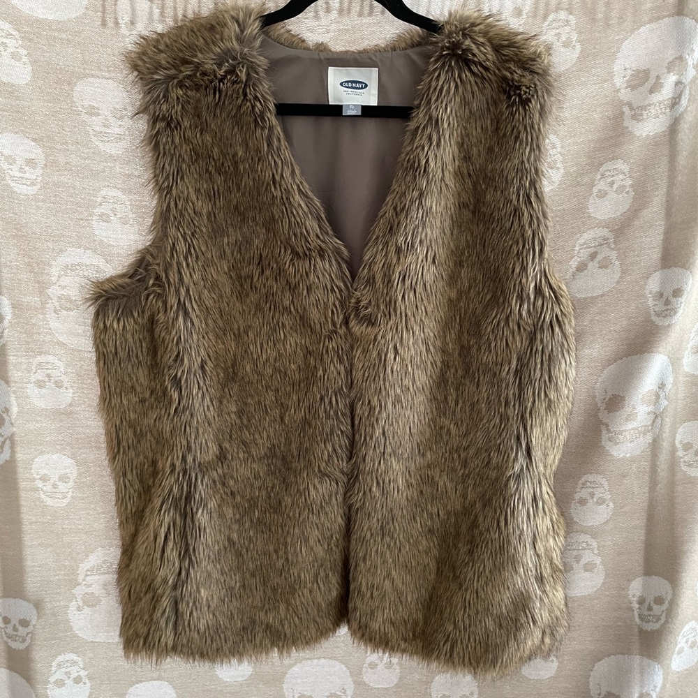 SIZE XL FAUX FUR VEST